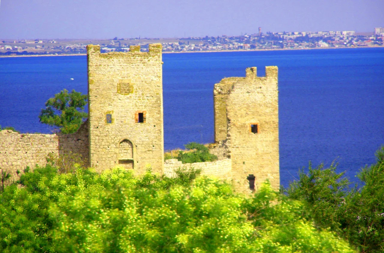 The siege of Caffa 1346: Tatars catapulting corpses over the wall