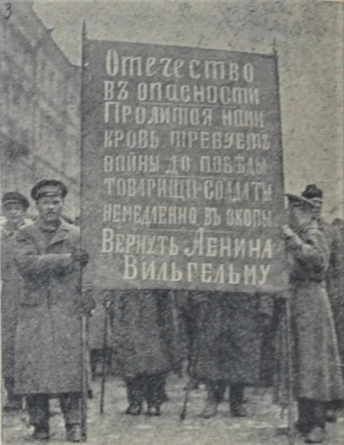 Володимир Ленін виступає з броньовика на Фінляндському вокзалі, квітень 1917