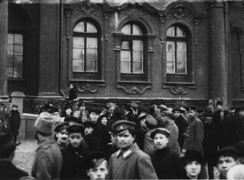 Штурм Зимового палацу, кадр із фільму Ейзенштейна «Жовтень» (1928)